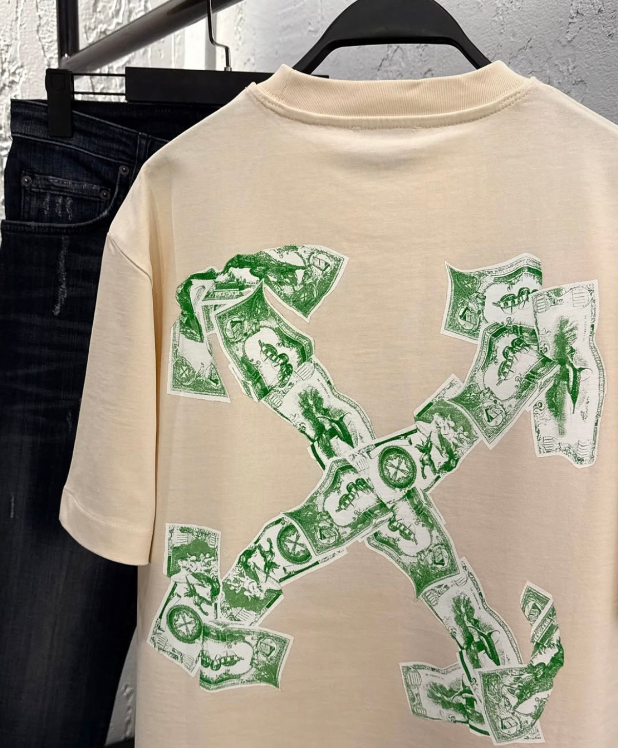 Off-White
Cash Arrow T-shirt